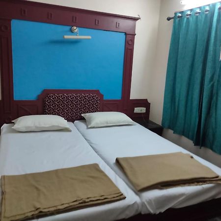 Anjana Hotels Theni Bagian luar foto