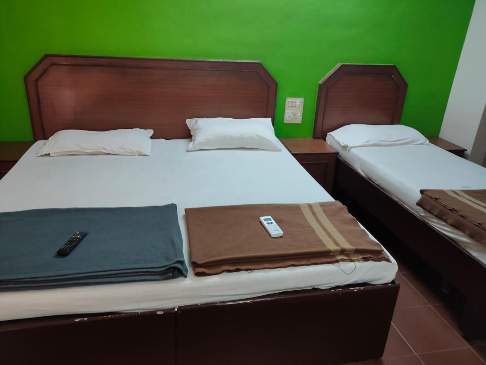 Anjana Hotels Theni Bagian luar foto