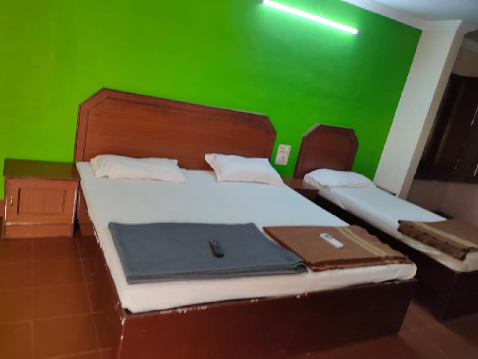 Anjana Hotels Theni Bagian luar foto