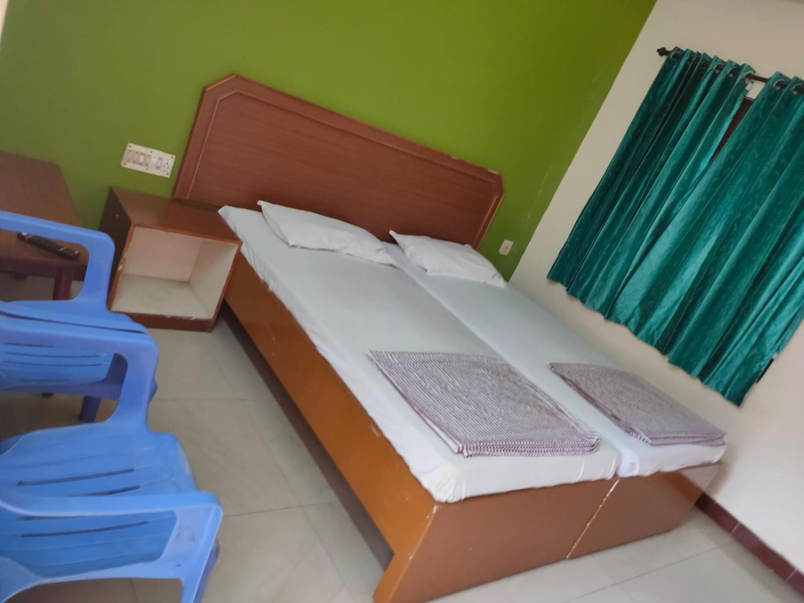 Anjana Hotels Theni Bagian luar foto