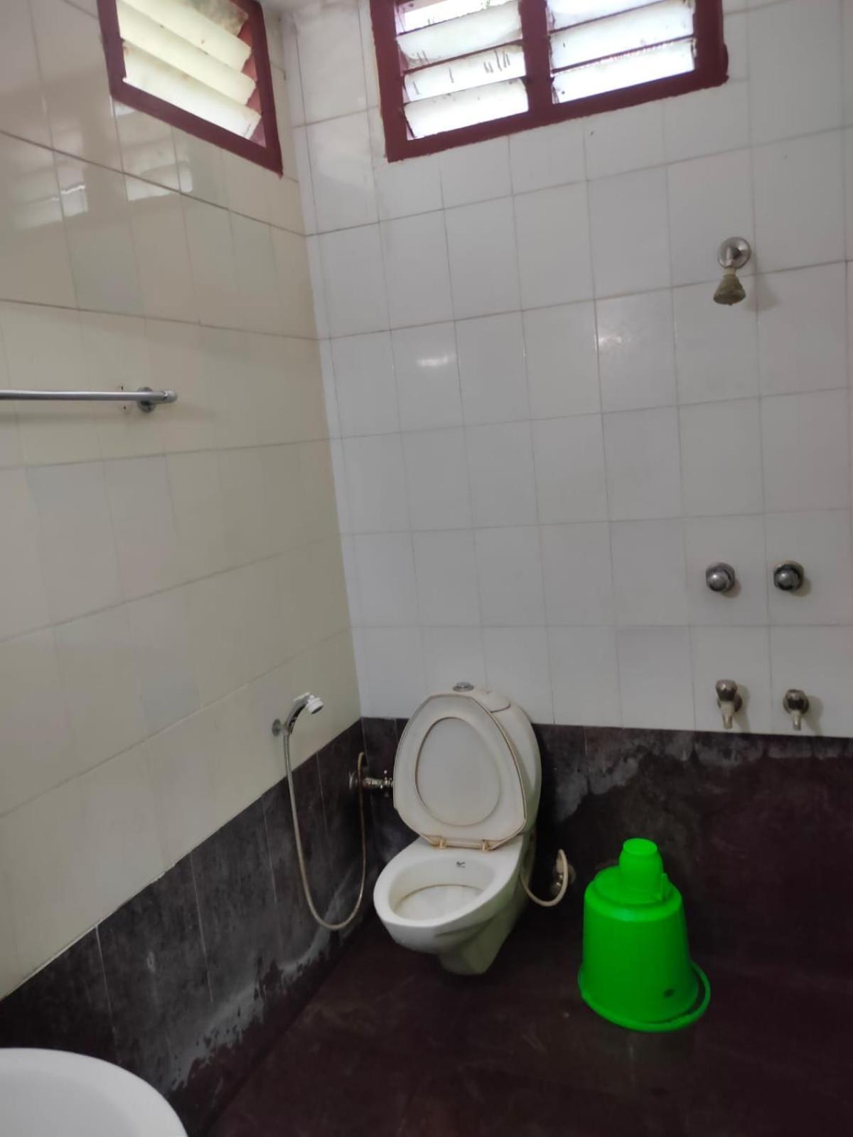 Anjana Hotels Theni Bagian luar foto