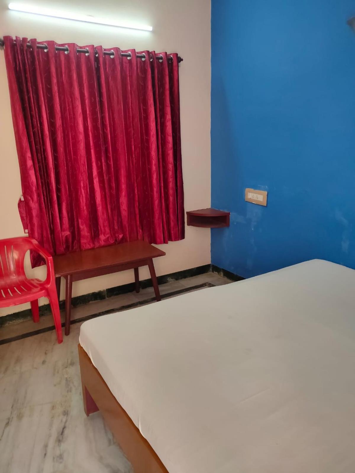 Anjana Hotels Theni Bagian luar foto